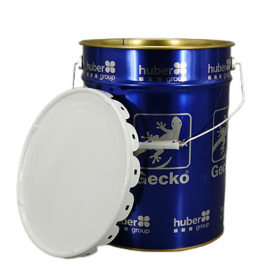 Un seau de peinture métallique blanche de 20 litres, un seau en étain de 5 gallons, un anneau de verrouillage et un joint en caoutchouc.