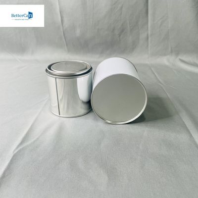 Des boîtes de peinture rondes vides de 2,5 litres, des boîtes d' étain de 500 ml, de peinture ronde blanche